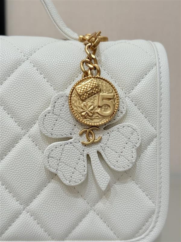 2026127213722380 900